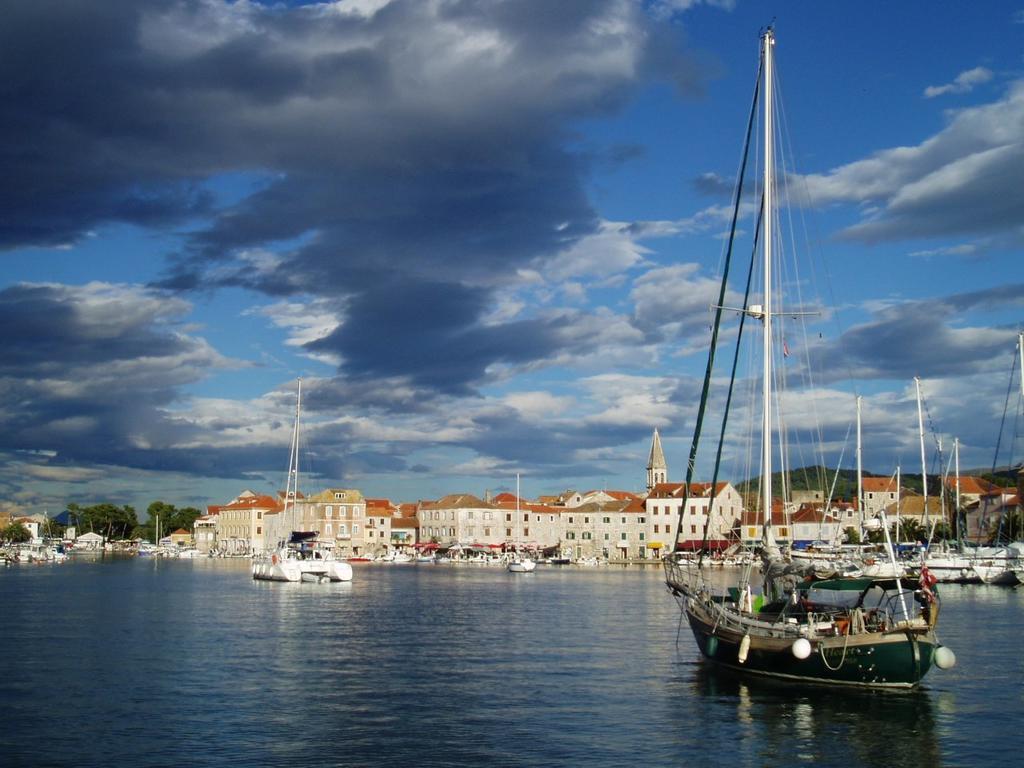 Guesthouse Wish Stari Grad  Eksteriør billede