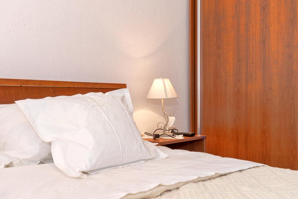 Guesthouse Wish Stari Grad  Værelse billede