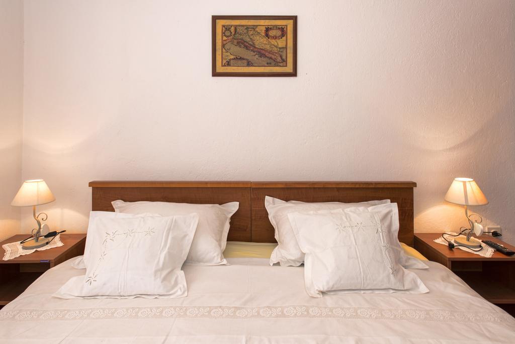Guesthouse Wish Stari Grad  Værelse billede
